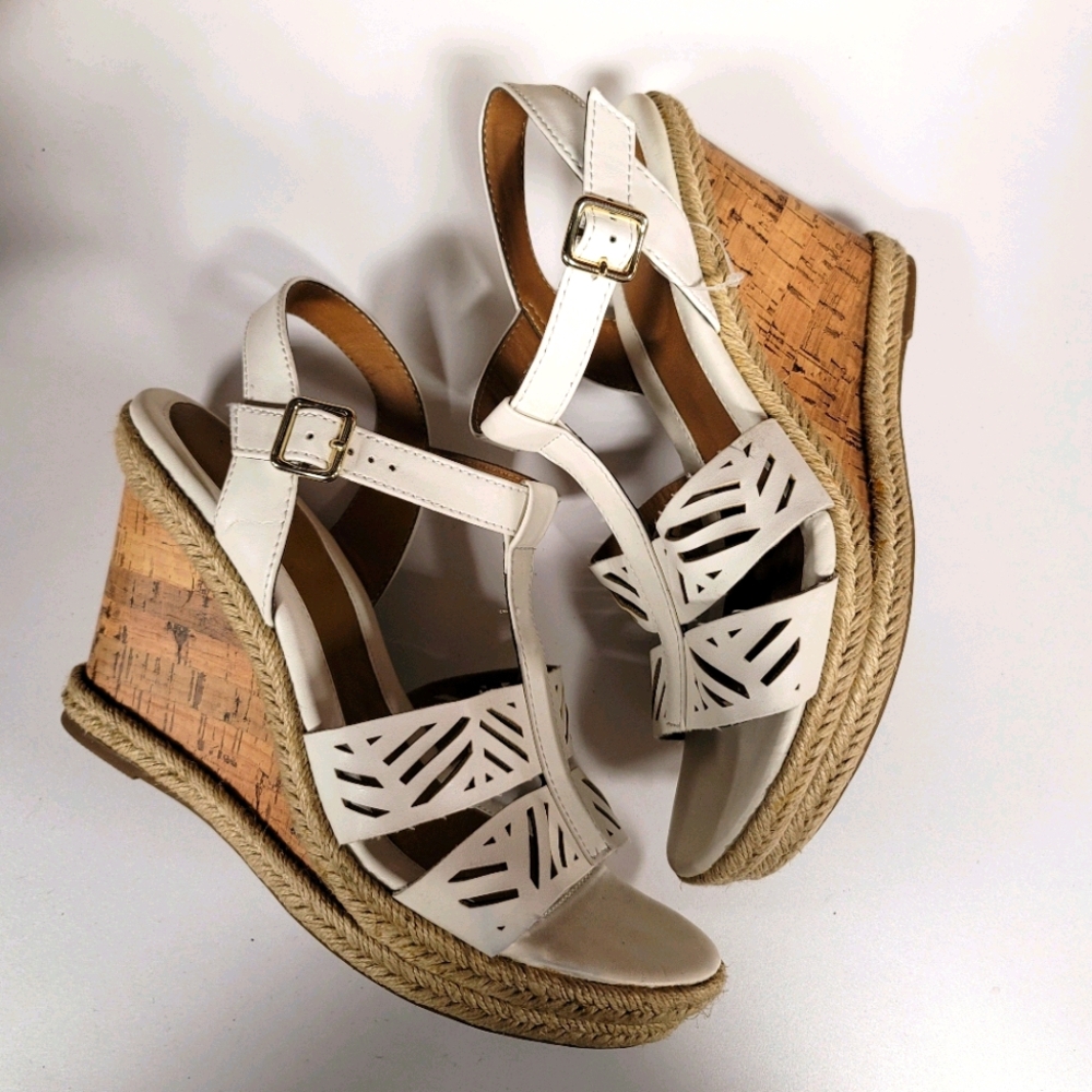 NWOT Jaclyn Smith Strappy Wedge Sandal